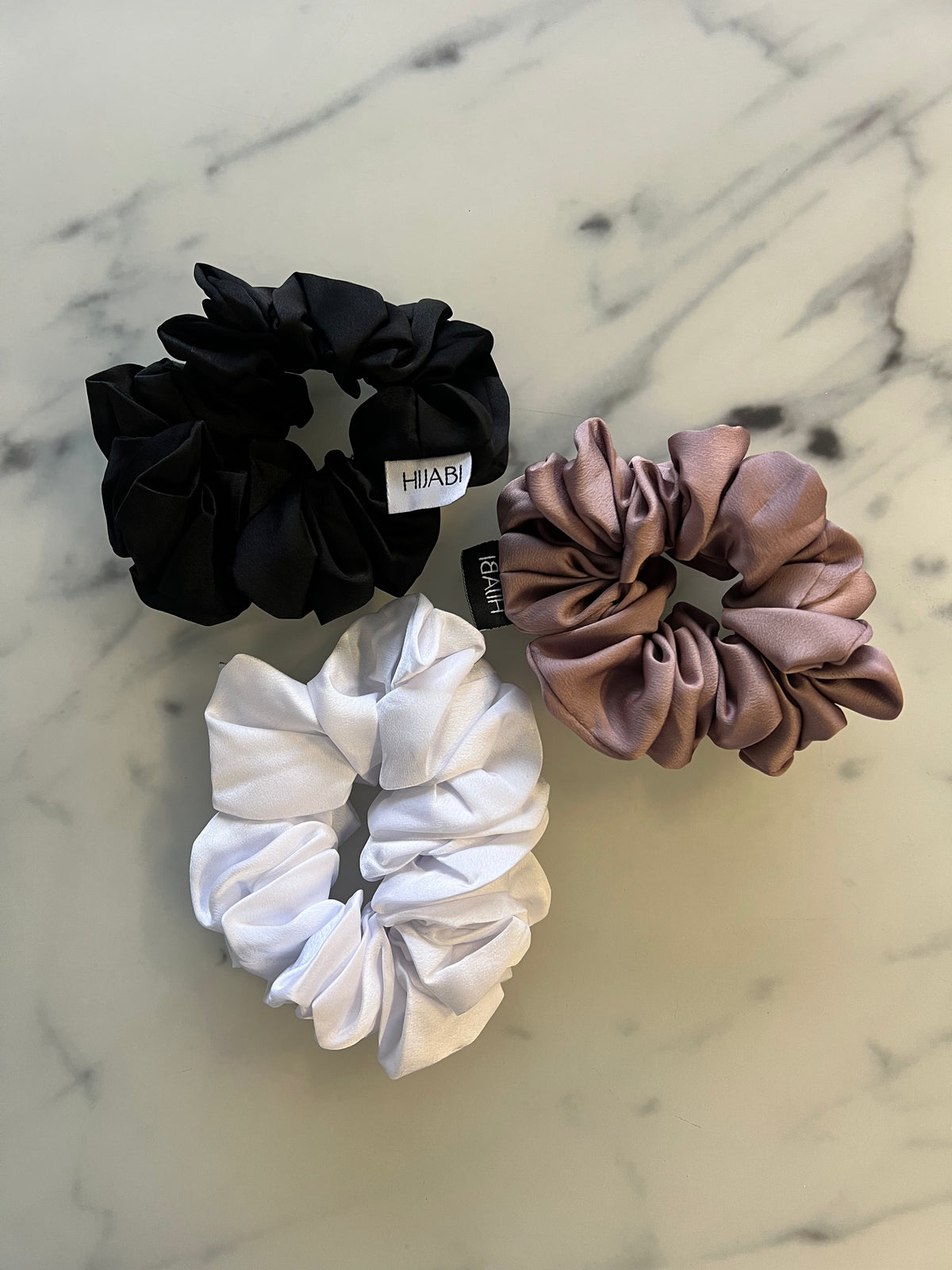 HIJABI Satin Scrunchy Set (3 Stück)