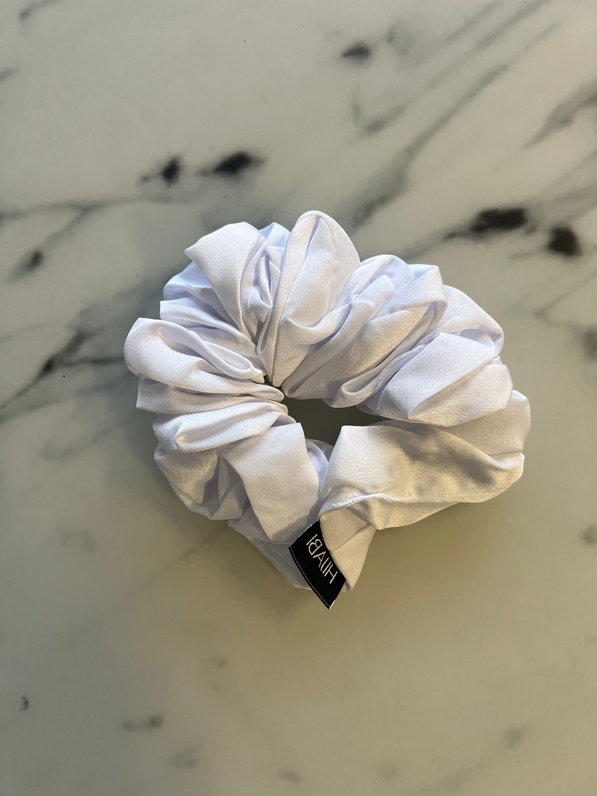 HIJABI Satin Scrunchy - weiß