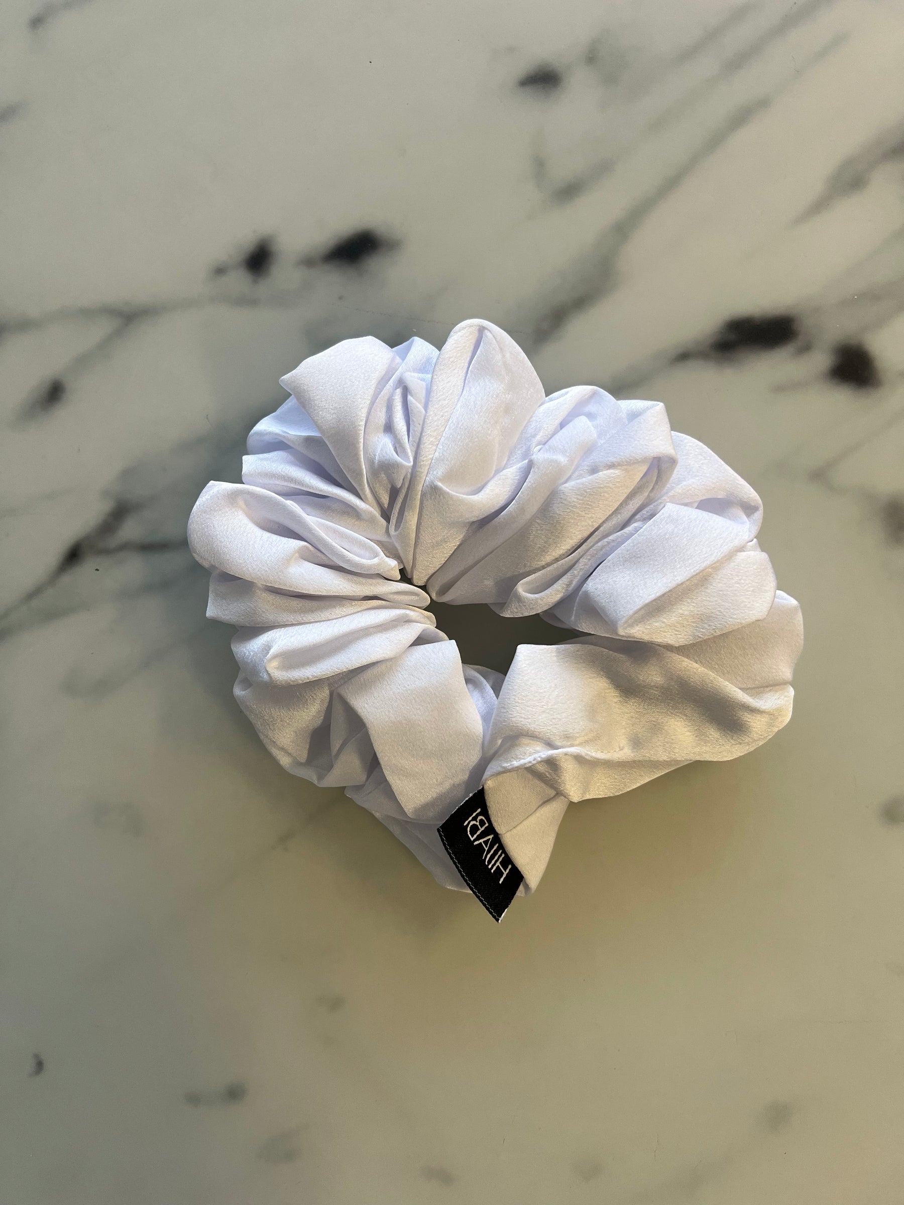 HIJABI Satin Scrunchy - weiß